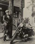 Unbekannter Fotograf - Marlon Brando im Film Der Wilde (The Wild One) von László Benedek