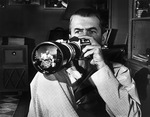 Unbekannter Fotograf - James Stewart im Film Das Fenster zum Hof (Rear Window) von Alfred Hitchcock