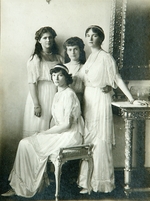Photo studio K. von Hahn - Grand Duchesses Olga of Russia, Tatiana of Russia, Maria of Russia and Anastasia of Russia in the sitting-room