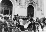 Photo studio K. von Hahn - Departure of the Tsar Nicholas II with Grand Duchesses from the Cathedral of Christ the Saviour in Moscow