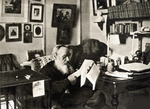 Tolstaya, Sophia Andreevna - Leo Tolstoy in his studio. Yasnaya Polyana