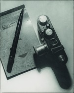Rodchenko, Alexander Mikhailovich - Writing pad, pen and camera Leica