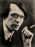 Shumov, Pyotr Ivanovich - Portrait of the Poet Vladislav Khodasevich (1886-1939)