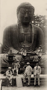 Anonymous - Frank Lloyd Wright (far left), an unidentified Japanese, Paul Mueller, and Antonin Raymond, before the Great Buddha in Kamakura