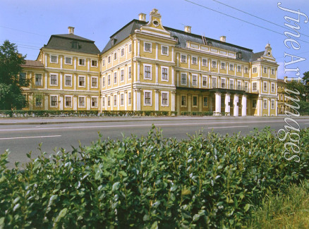 Fontana Giovanni Maria - The Menschikov Palace as seen from the Neva River
