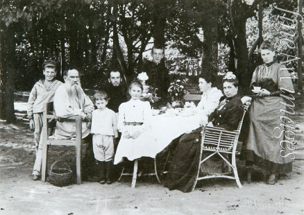 Scherer Nabholz & Co. - Family portrait of the author Leo N. Tolstoy (1828-1910)