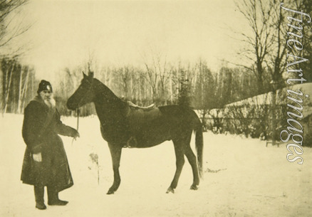 Tolstaya Sophia Andreevna - Leo Tolstoy with a Horse in Yasnaya Polyana
