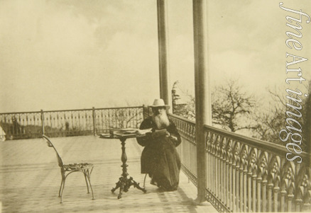 Tolstaya Sophia Andreevna - Leo Tolstoy on the balcony in Gaspra on the Crimea