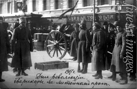 Unbekannter Fotograf - Die Barrikaden am Litejny Prospekt in Petrograd