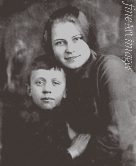 Unbekannter Fotograf - Alexandra Jessenina mit dem Jessenins Sohn Juri Isrjadnow
