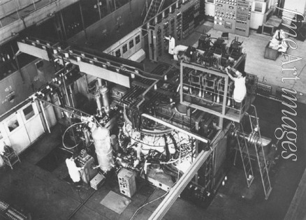 Unbekannter Fotograf - Kernfusionsreaktor Tokamak T-4 im Kurtschatow-Institut für Atomenergie