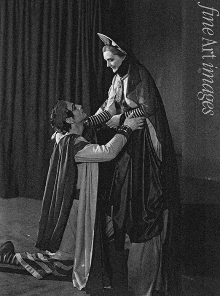 Unbekannter Fotograf - Sybil Thorndike (1882-1976) und Laurence Olivier (1907-1989) in Coriolanus von William Shakespeare, Old Vic Theatre, London