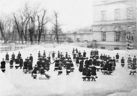 Bulla Karl Karlowitsch - Schülerinnen des Smolny-Instituts für adelige Mädchen beim Winterspaziergang