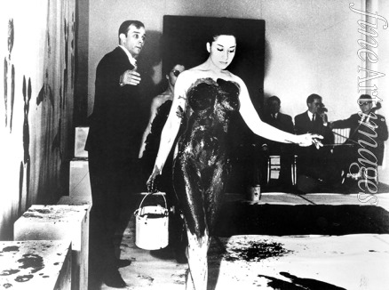 Shunk-Kender (Harry Shunk and János Kender) - Yves Klein and a model during the performance 