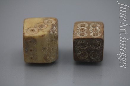 Historisches Objekt - Paar römischer Würfel aus geschnitzten Knochen